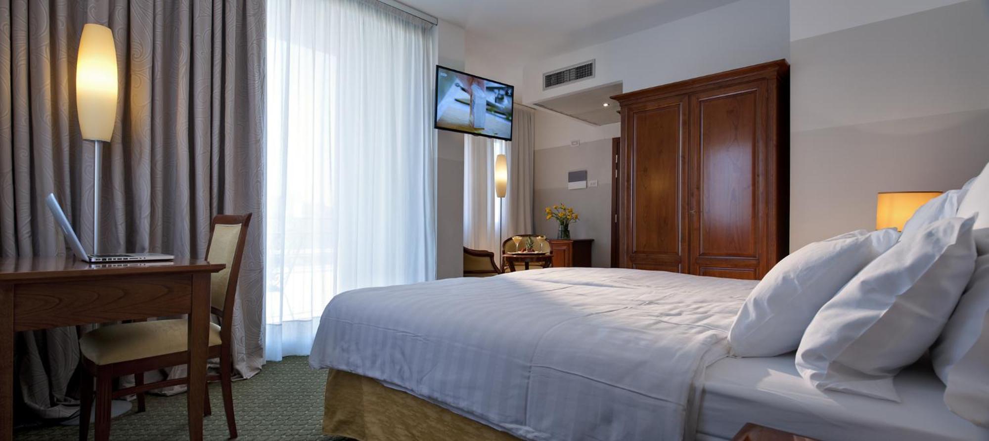 Deluxe Double Room Balcony,1592882468:JPEG